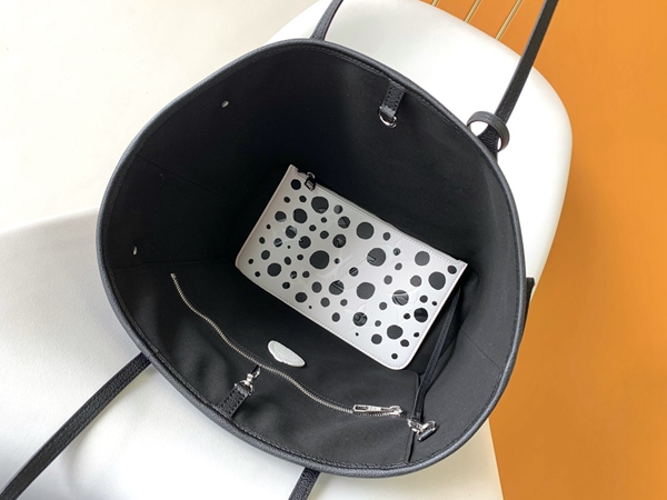 ルイヴィトンバッグ着用イメージ